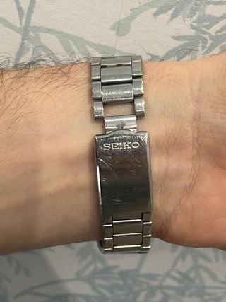 Reloj Seiko 5 Automático Gris y Plateado