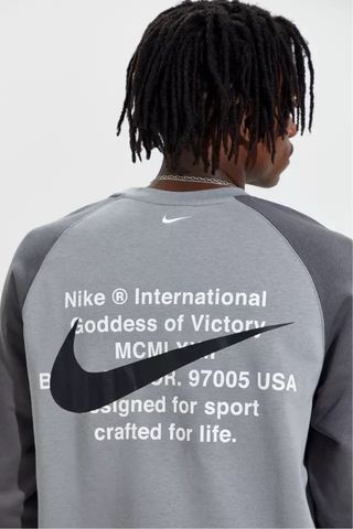 Sudadera Nike Sportswear Swoosh Crewneck (GRIS)