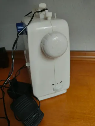 Máquina de coser Jata Mini 675