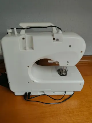 Máquina de coser Jata Mini 675