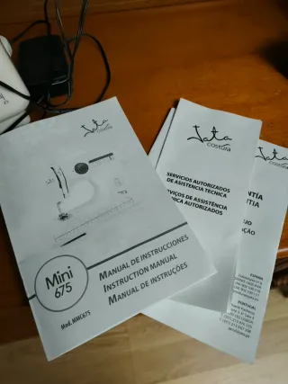 Máquina de coser Jata Mini 675