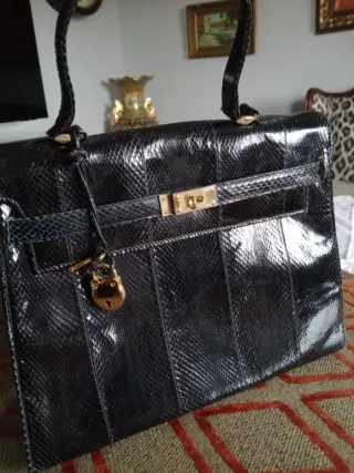 Bolso negro piel serpiente