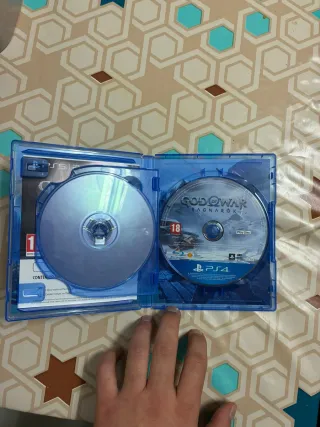 God of war ragnarok + Libro de arte ps4 ps5