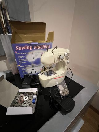 Mini Máquina de Coser Portátil