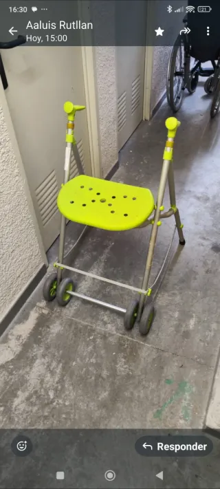 Andador plegable con asiento