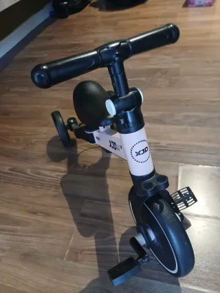 Triciclo XJD para niños hasta 3 años