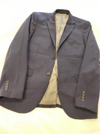 Traje de hombre azul y gris