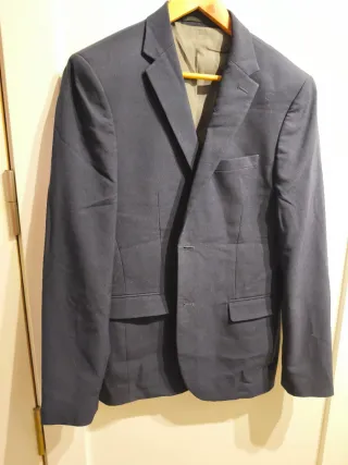 Traje de hombre azul y gris