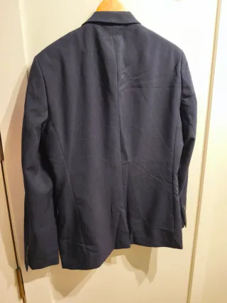 Traje de hombre azul y gris