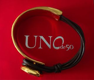 Pulsera Uno de 50 dorada con piedra