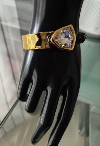 Pulsera Uno de 50 dorada con piedra