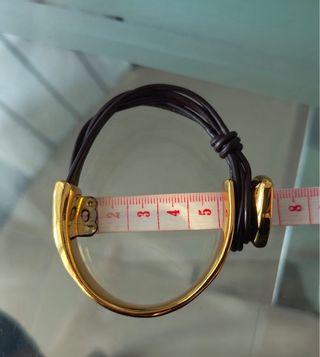 Pulsera Uno de 50 dorada con piedra