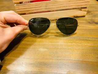 Gafas de sol Ray-Ban Aviator doradas y negras