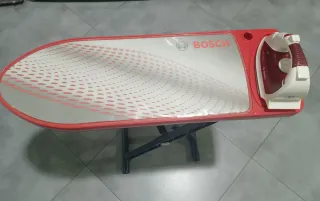 Tabla de planchar y plancha de juguete