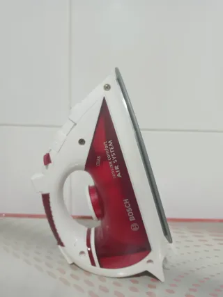 Tabla de planchar y plancha de juguete