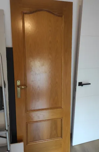 Puerta interior de madera