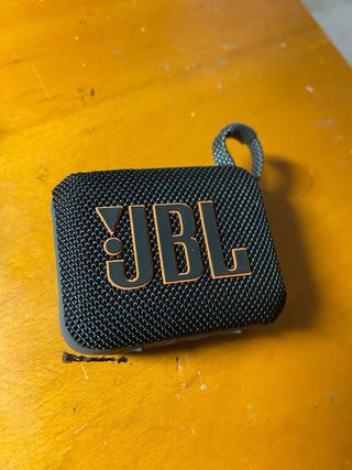 Altavoz JBL Go4 Negro y Naranja