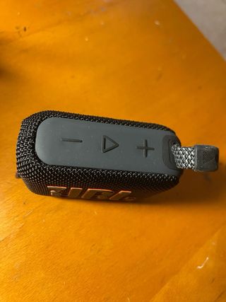 Altavoz JBL Go4 Negro y Naranja