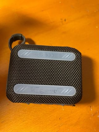 Altavoz JBL Go4 Negro y Naranja