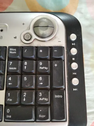 Teclado OKI USB Plata y Negro