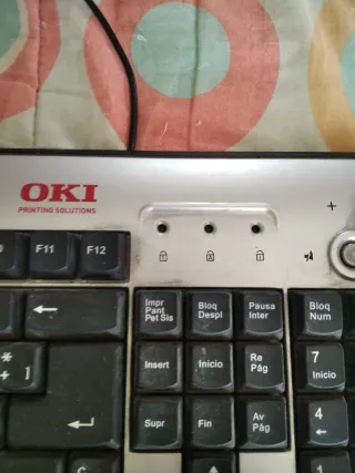 Teclado OKI USB Plata y Negro