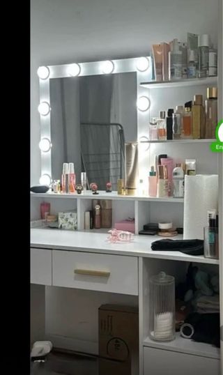 Tocador con luces LED y cajones