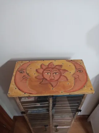 Mueble para CDs de madera .