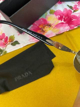 Gafas de sol Prada redondas doradas