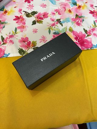 Gafas de sol Prada redondas doradas