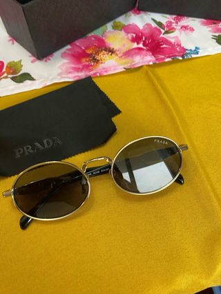 Gafas de sol Prada redondas doradas