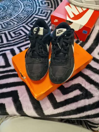 Zapatillas Nike Negras y Blancas