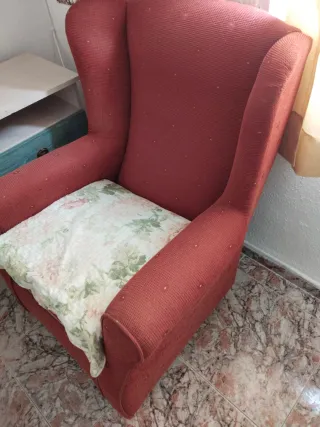 Sillón de tela rojo