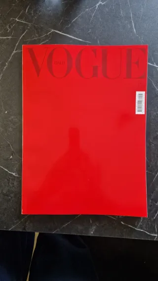 Rivista vogue mese febbraio 2026 speciale Valentin