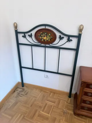 Cabeceros de cama metálico con detalle floral