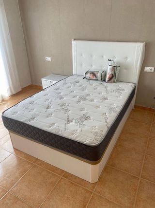 Canapé tapizado blanco