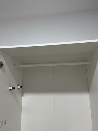 Armario blanco de madera