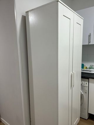 Armario blanco de madera