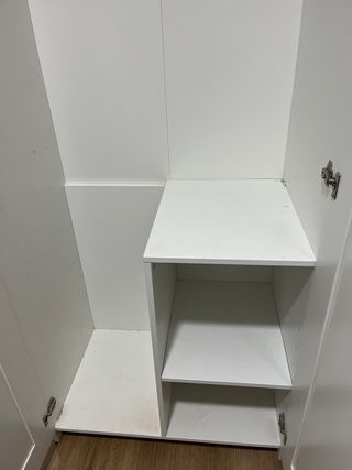 Armario blanco de madera