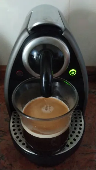 Cafetera Nespresso Krups XN 2005