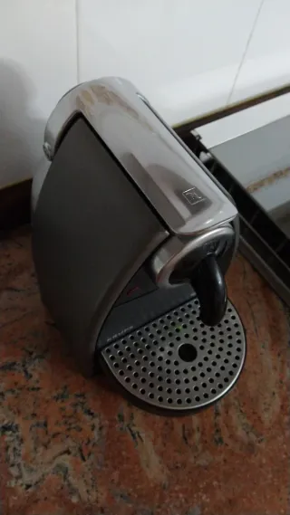 Cafetera Nespresso Krups XN 2005