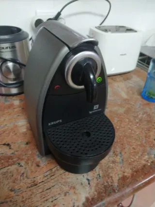 Cafetera Nespresso Krups XN 2005