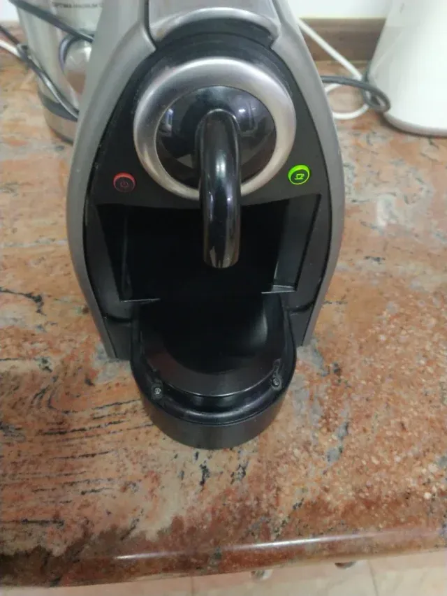 Cafetera Nespresso Krups XN 2005