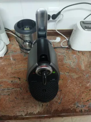 Cafetera Nespresso Krups XN 2005