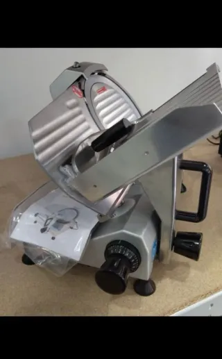 Cortadora de fiambres profesional