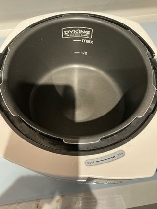 Olla Eléctrica Demoka en muy buen estado.