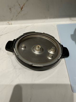 Olla Eléctrica Demoka en muy buen estado.