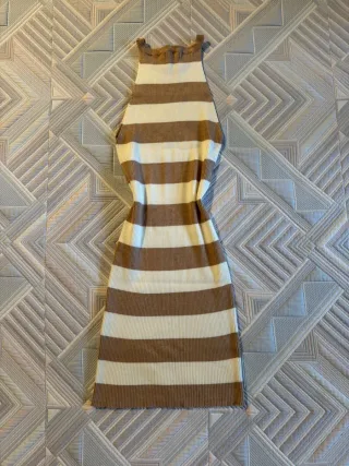 Vestido de rayas marrón y blanco