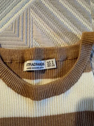 Vestido de rayas marrón y blanco