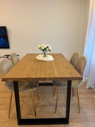Mesa de comedor maciza de madera