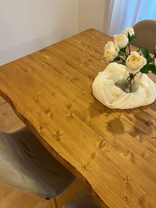 Mesa de comedor maciza de madera
